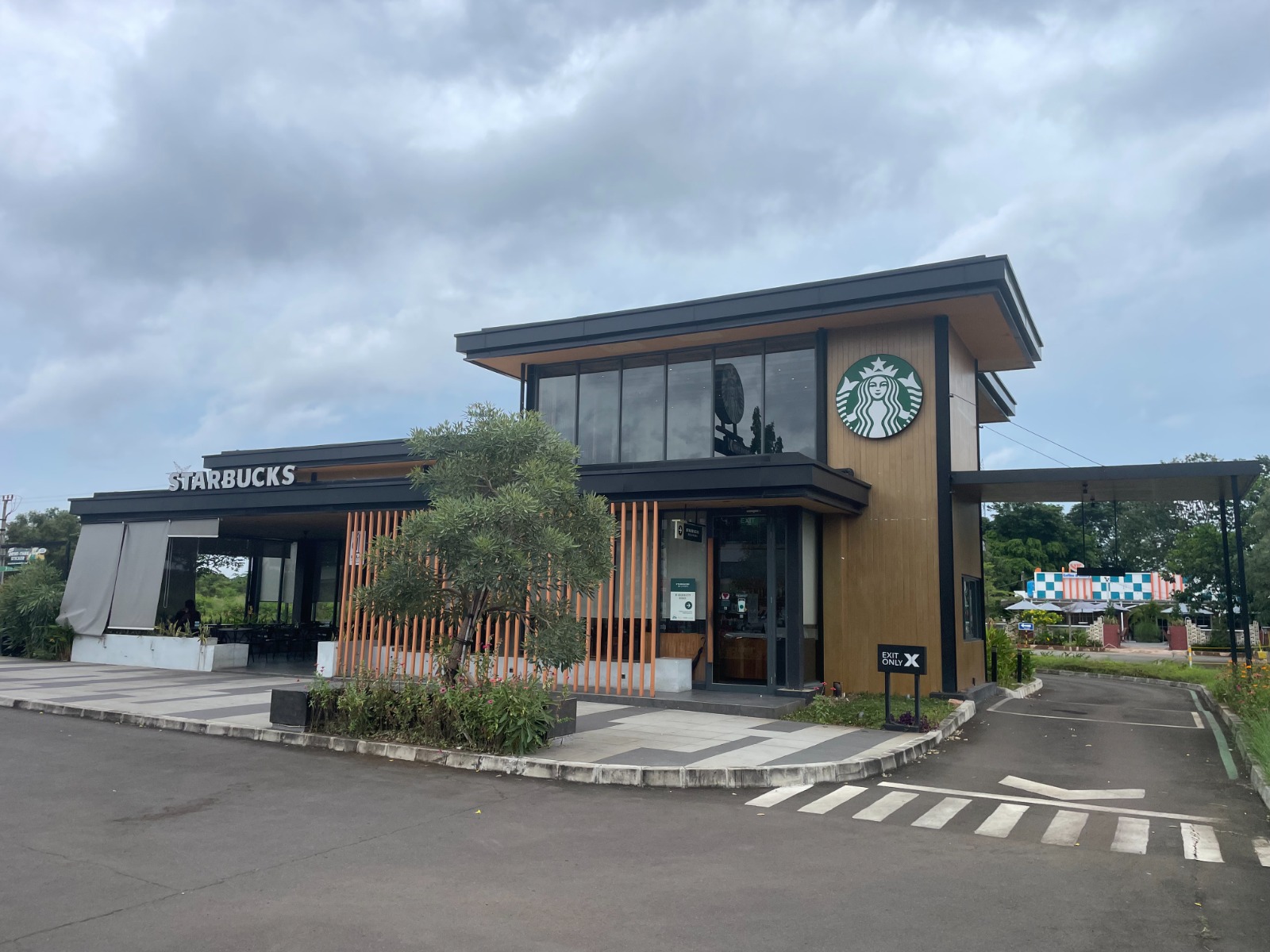 Ruko Starbucks Golden City